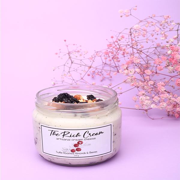 Truffle Roasted Almonds & Berries (with hamper)