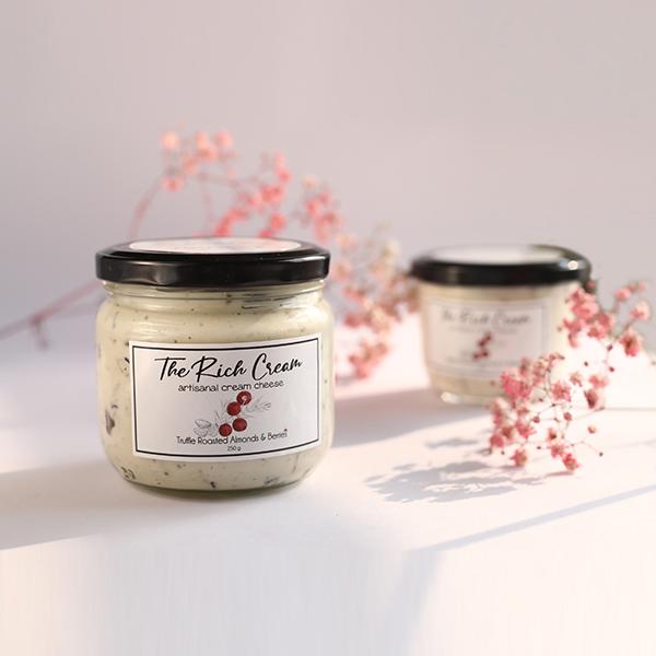 Truffle Roasted Almonds & Berries (with hamper)